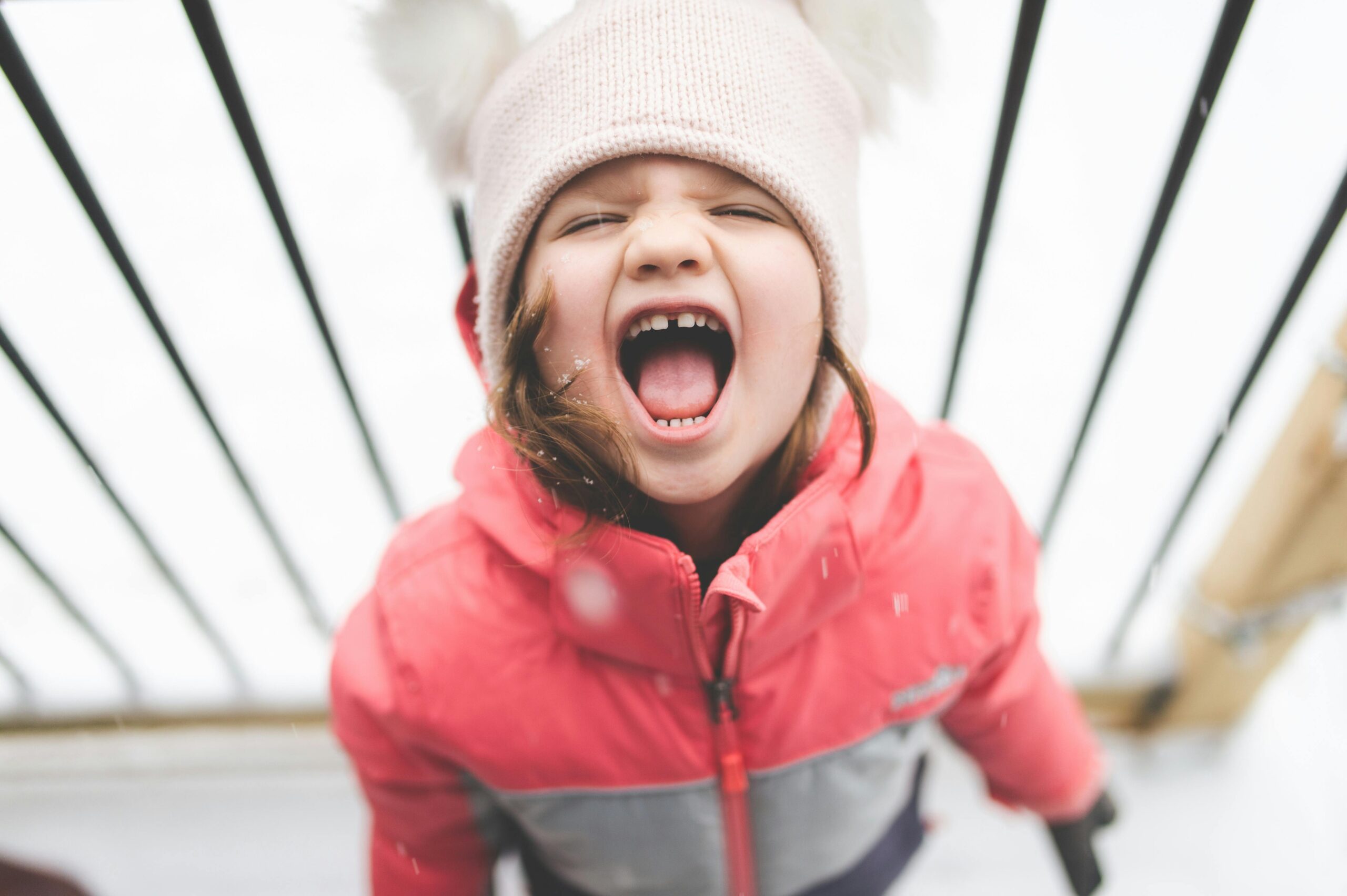 Mio figlio fa le crisi in pubblico: cosa succede davvero